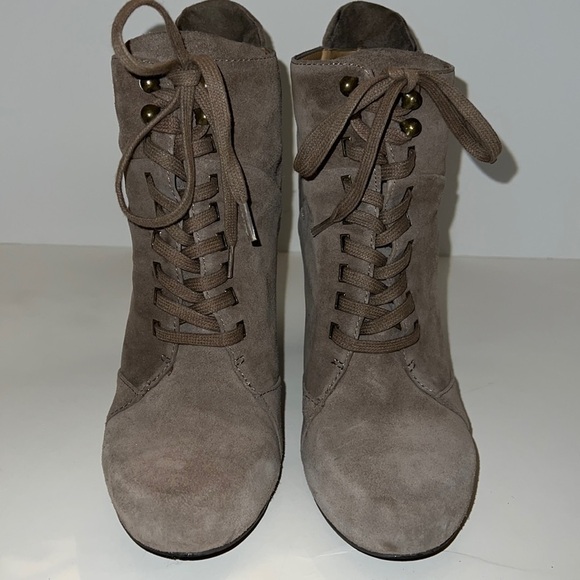 Nine West booties - Picture 1 of 7
